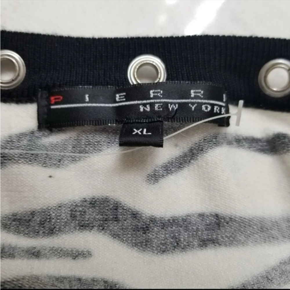 NWT Pierri NY cardigan black/white zebra print with grommets and zipper XL - Picture 7 of 8